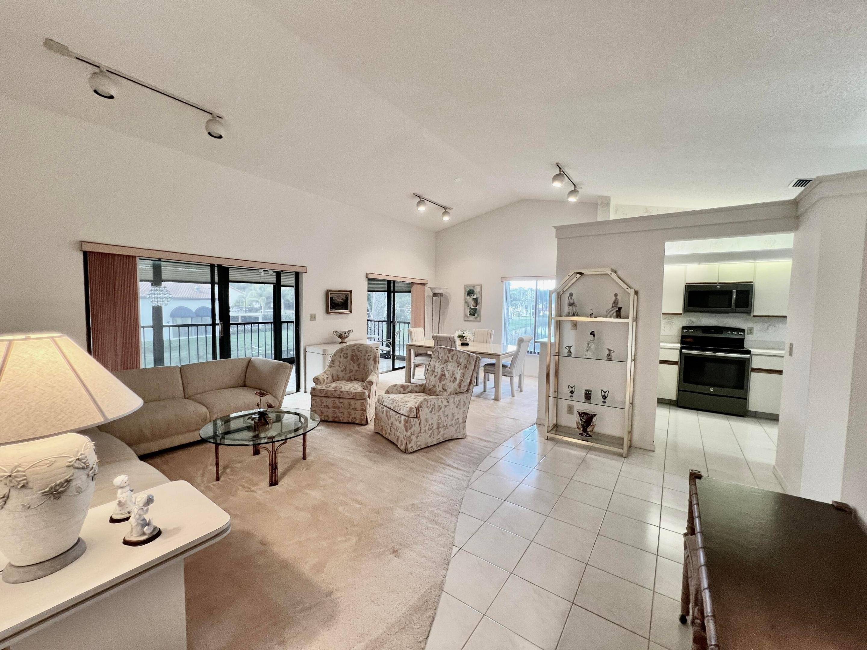 10711 Ocean Palm Way 202