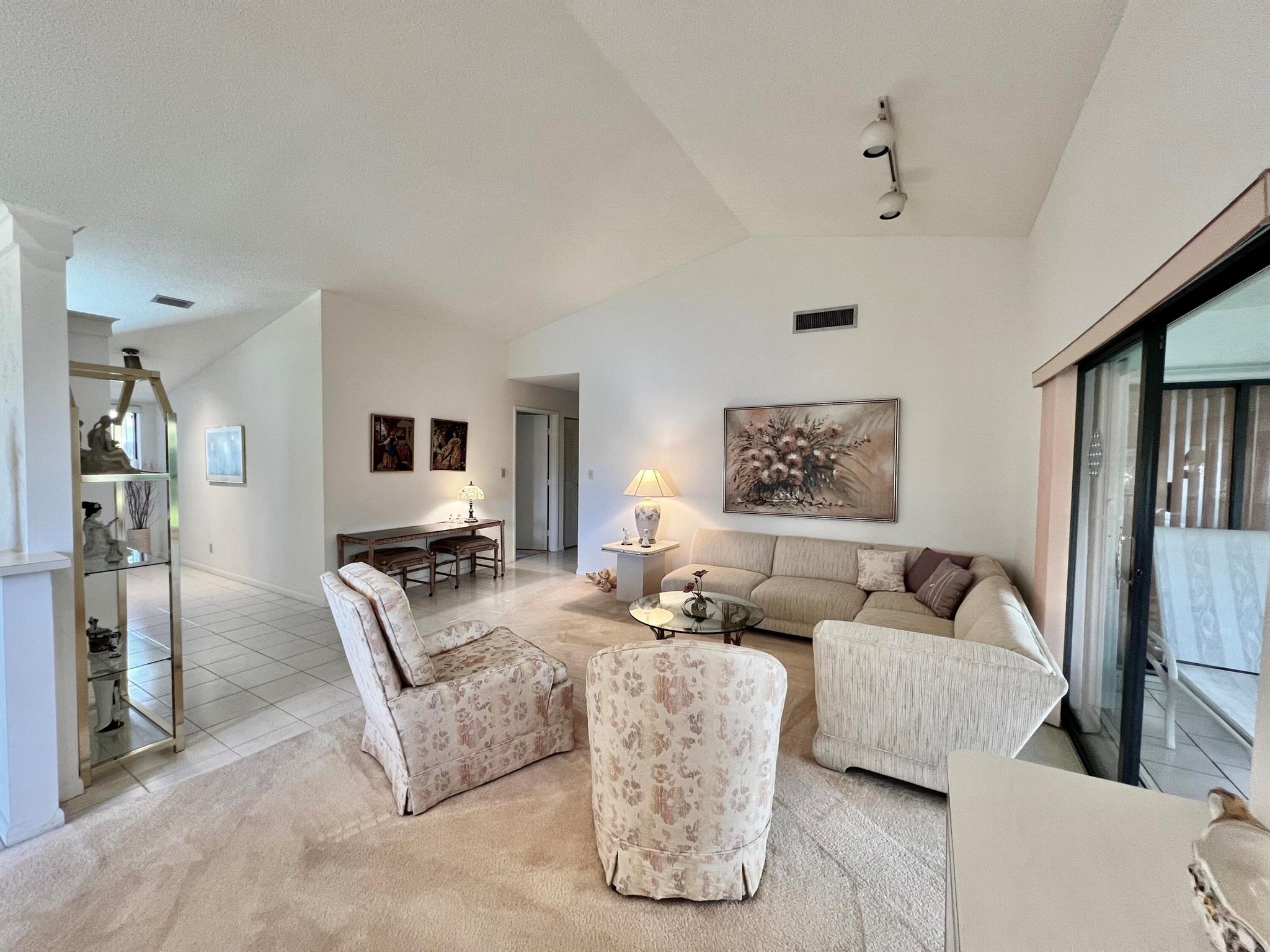 10711 Ocean Palm Way 202