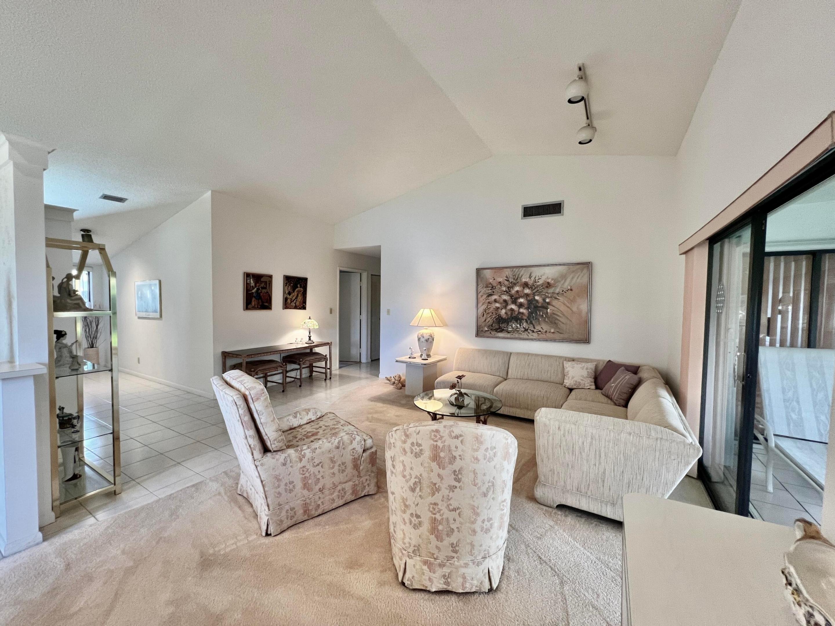 10711 Ocean Palm Way 202