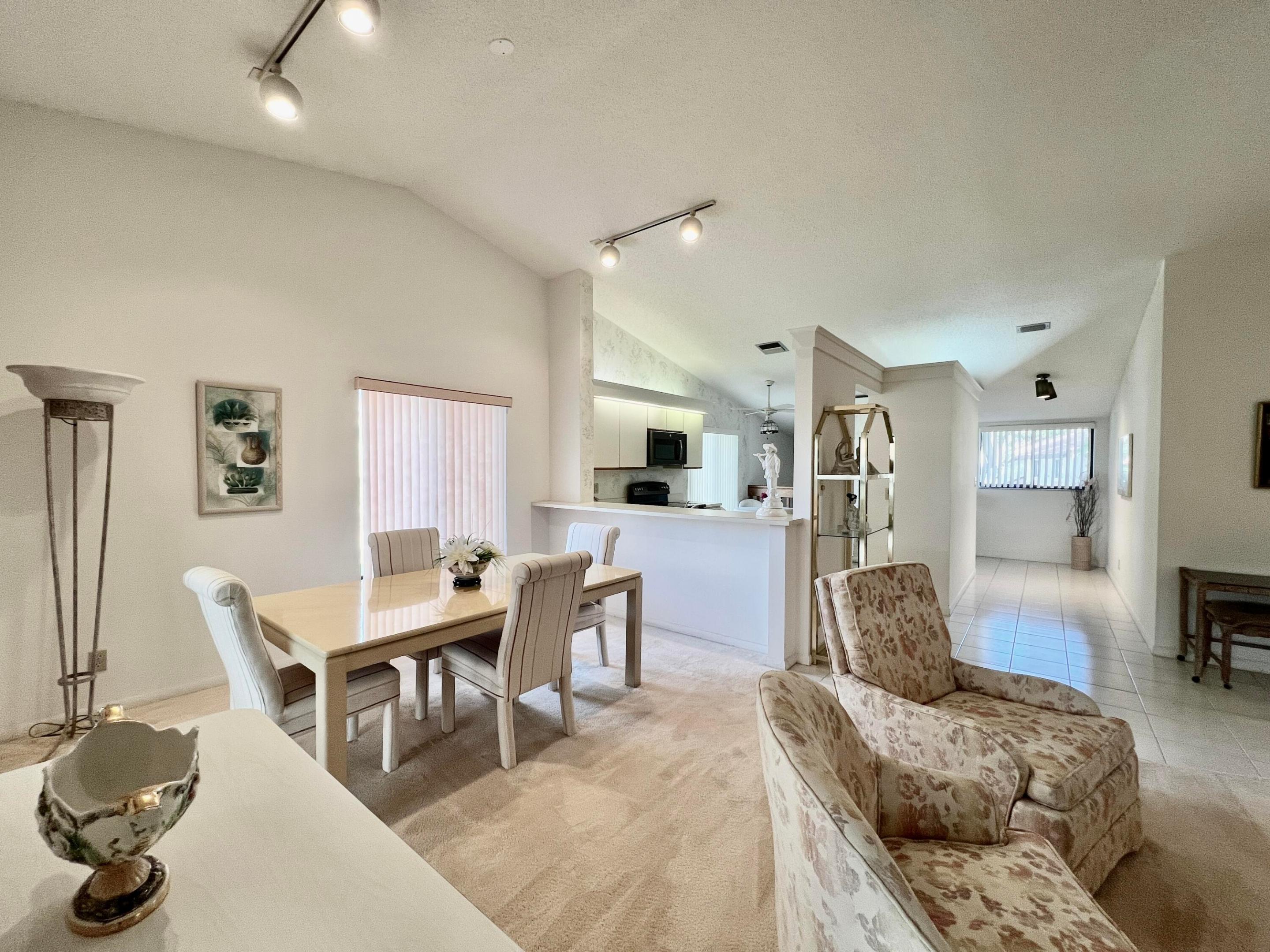 10711 Ocean Palm Way 202