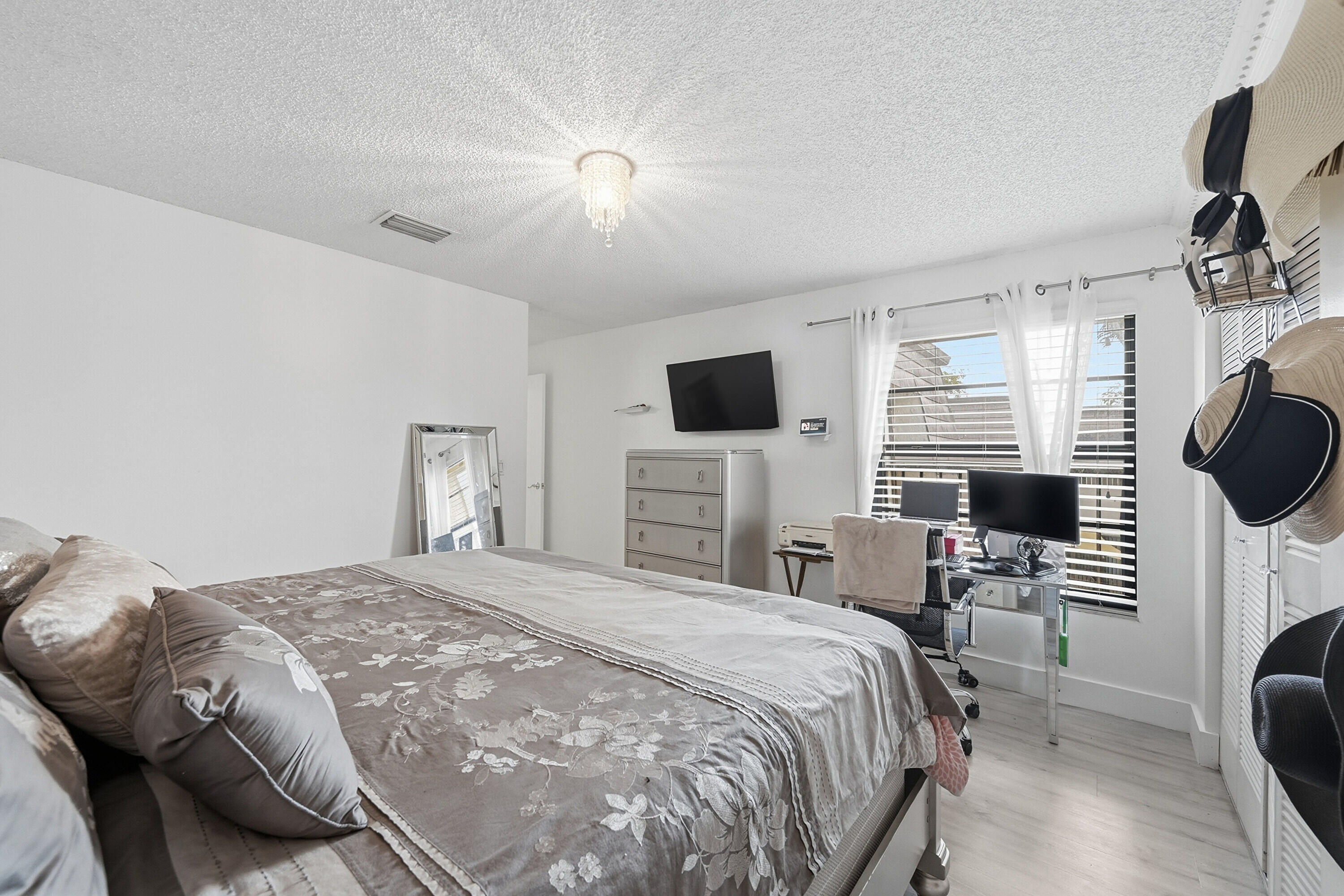 PARKSIDE - Residential Lease