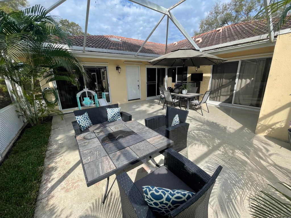 Photo of 9132 Sun Terrace D Circle #D, Palm Beach Gardens, FL 33403 (MLS # R10777313)