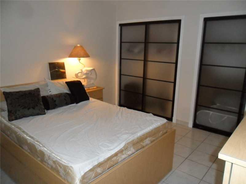 713 COLLINS CONDO - Residential Lease