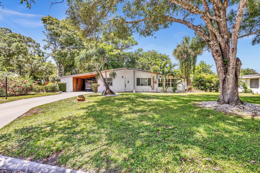 Photo of 3041 Pioneer Circle, Fort Pierce, FL 34982 (MLS # R11015462)