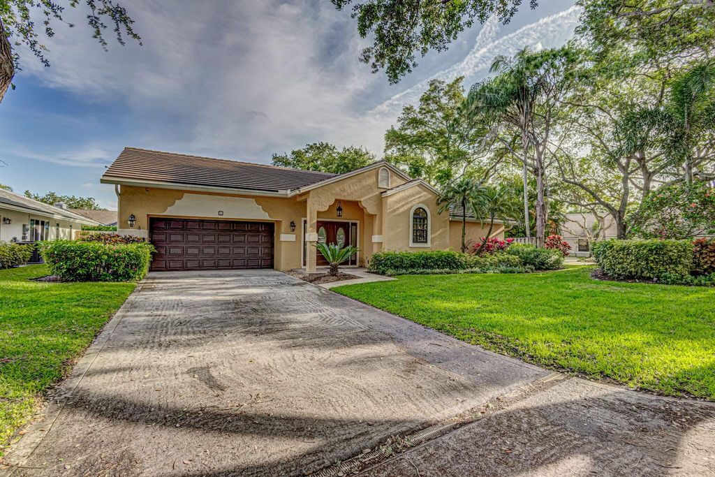 Photo of 1 Bannock Road, Palm Beach Gardens, FL 33418 (MLS # R10971628)