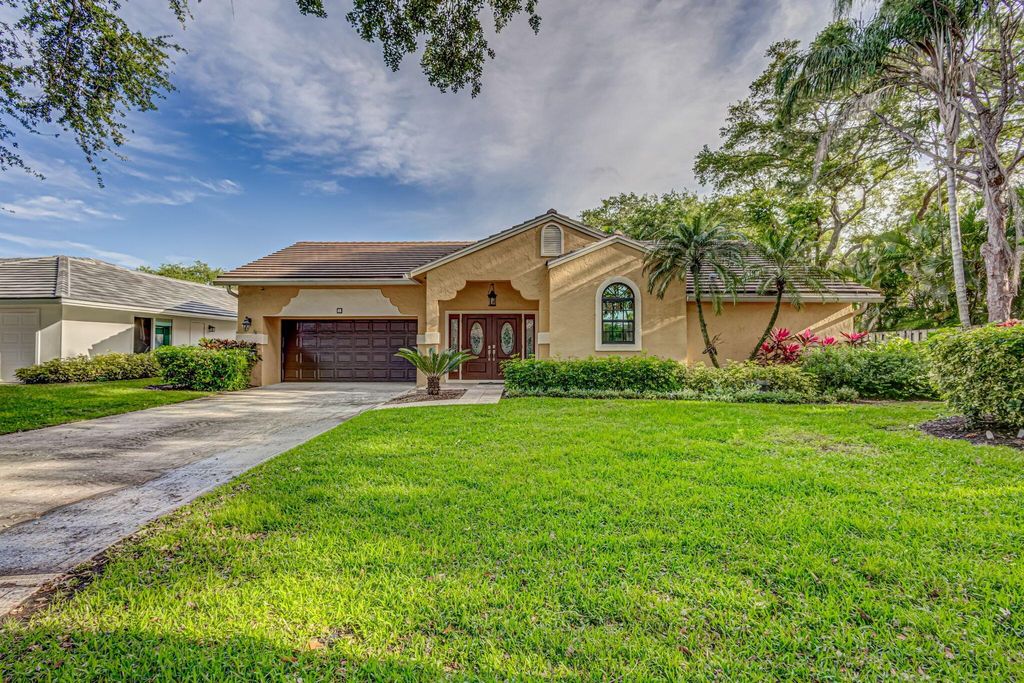 Photo of 1 Bannock Road, Palm Beach Gardens, FL 33418 (MLS # R10971628)