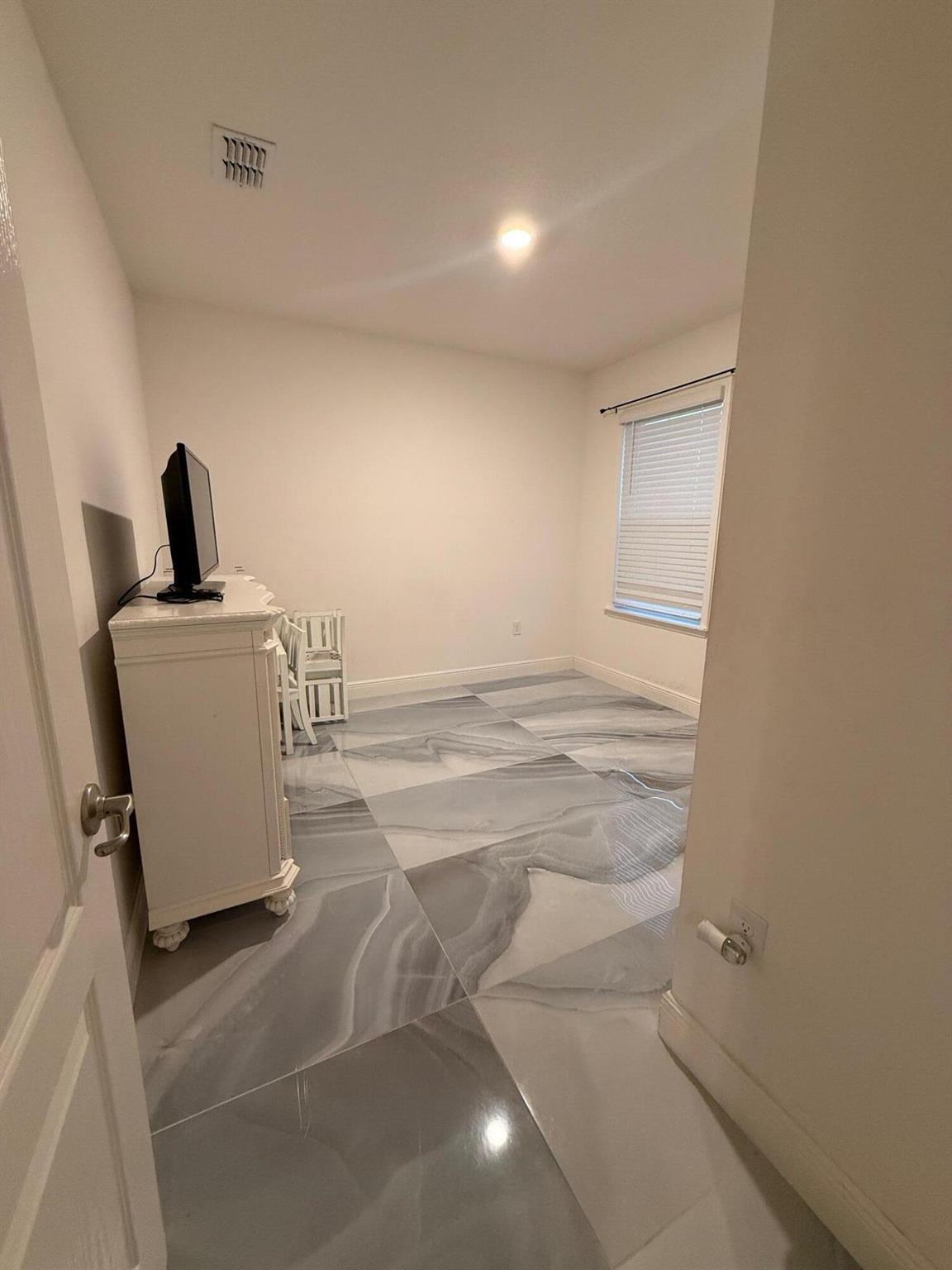 PORT ST LUCIE SECTION 33 - Residential Lease