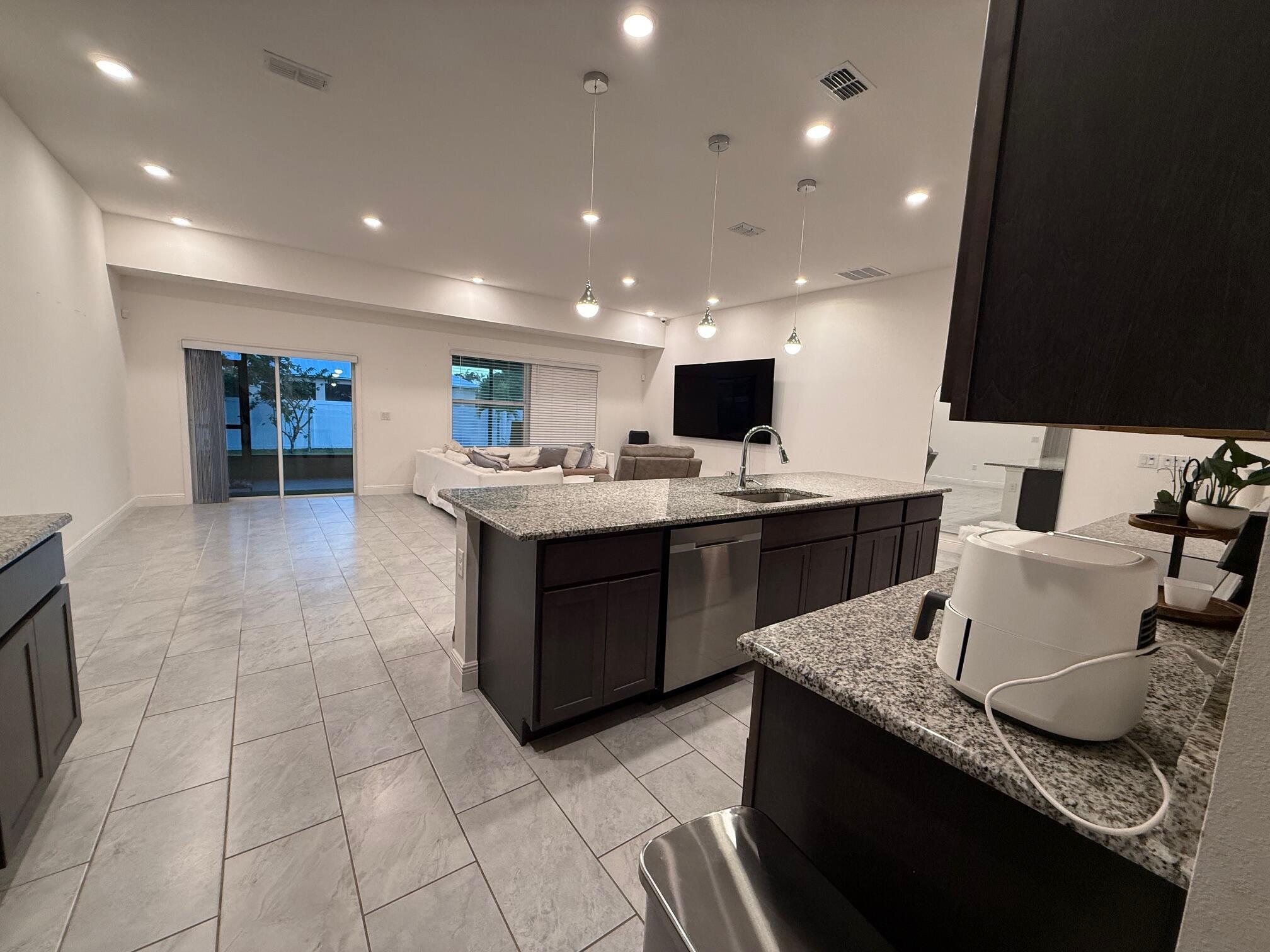 PORT ST LUCIE SECTION 33 - Residential Lease