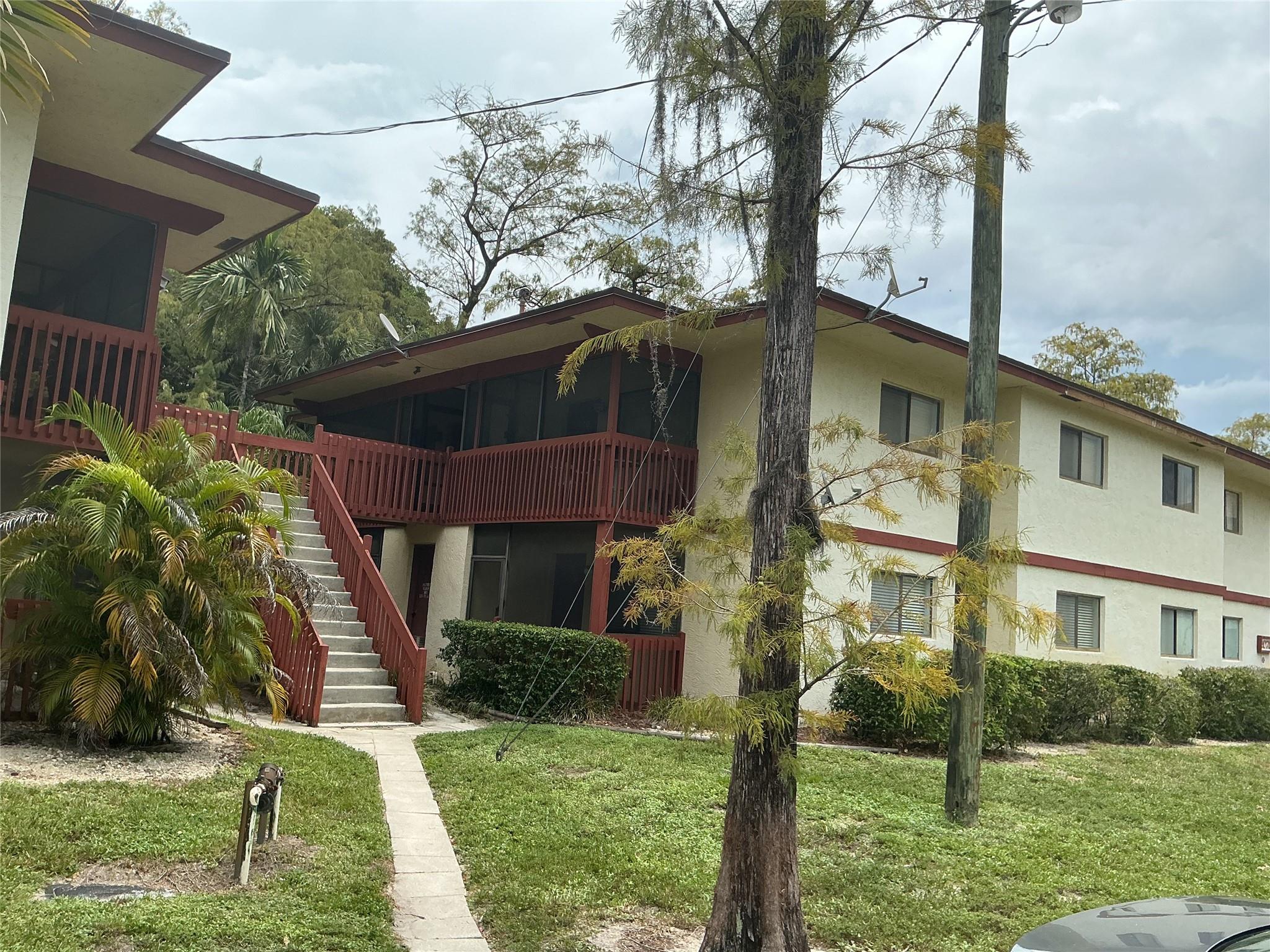 Great 1 Bedroom, 1 Bath, very well kept condo in quiet Hidden Forrest. This unit would be perfect for someone purchasing their first home or an investor looking to add to their portfolio. It can be rented immediately. Located close to all shopping and restaurants. Very easy access to the turnpike and I95. Easy to show.