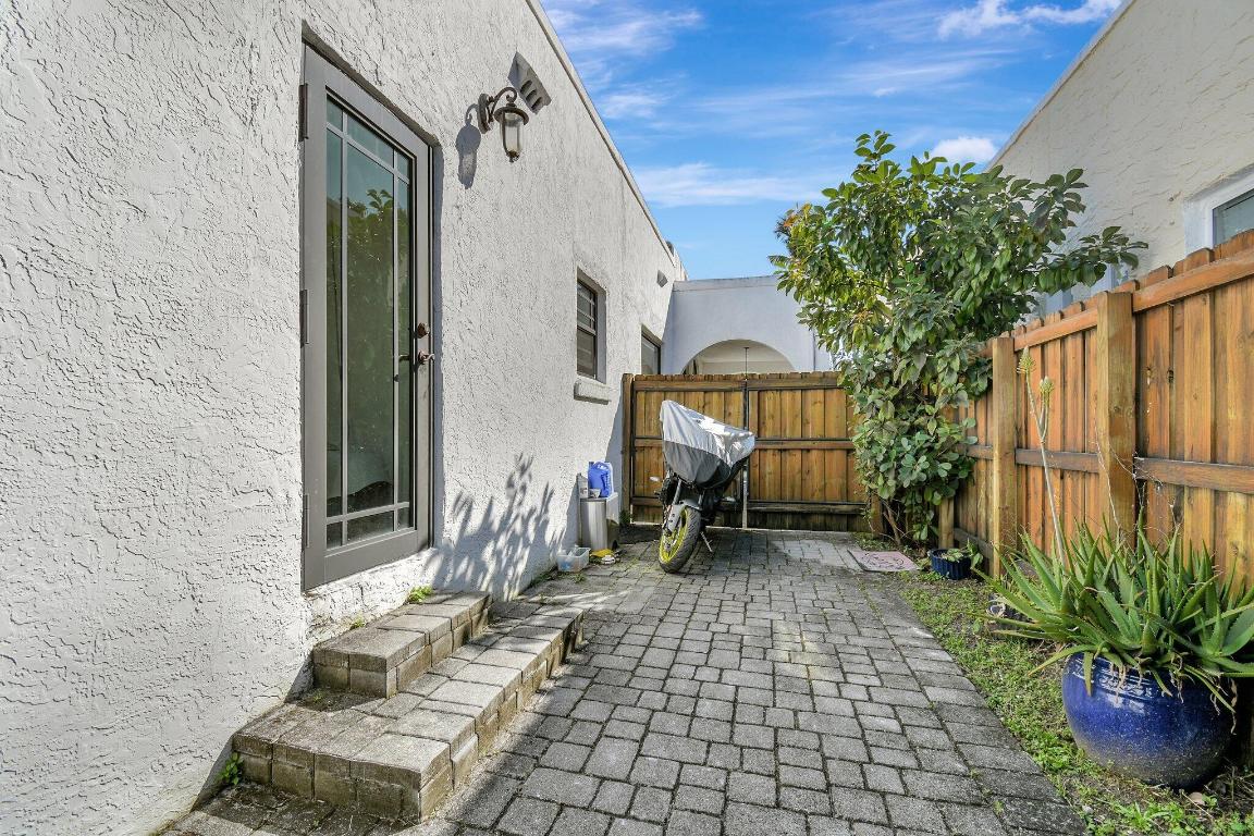 HOLLYWOOD - Residential