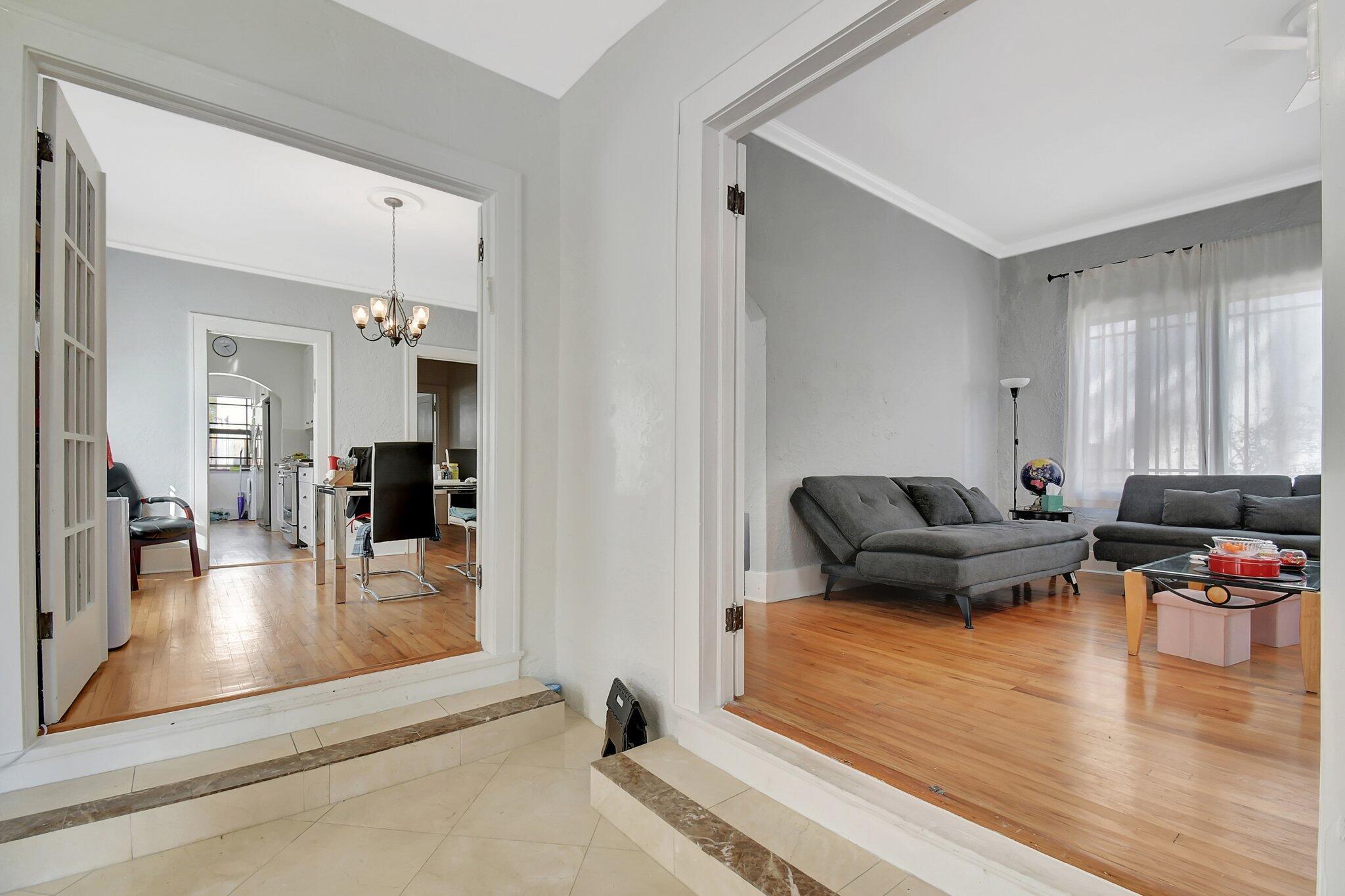 1513 Adams Street