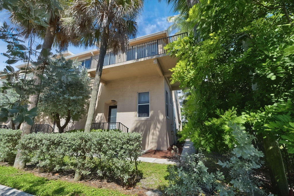 Photo of 840 SE 20TH Avenue, Deerfield Beach, FL 33441 (MLS # B26090150)