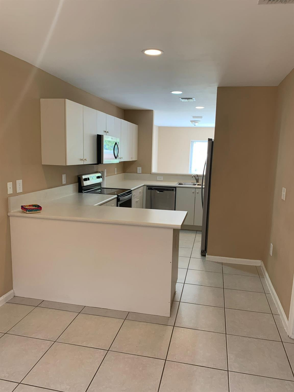 SUNSET PLAZA - Residential Lease