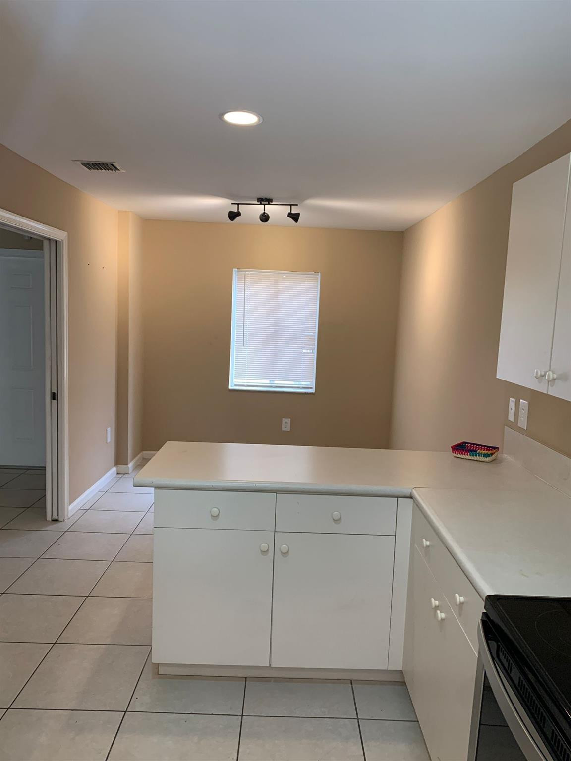 SUNSET PLAZA - Residential Lease