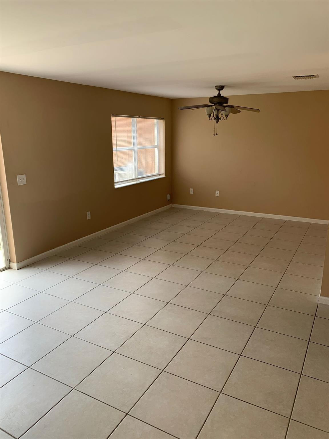 SUNSET PLAZA - Residential Lease