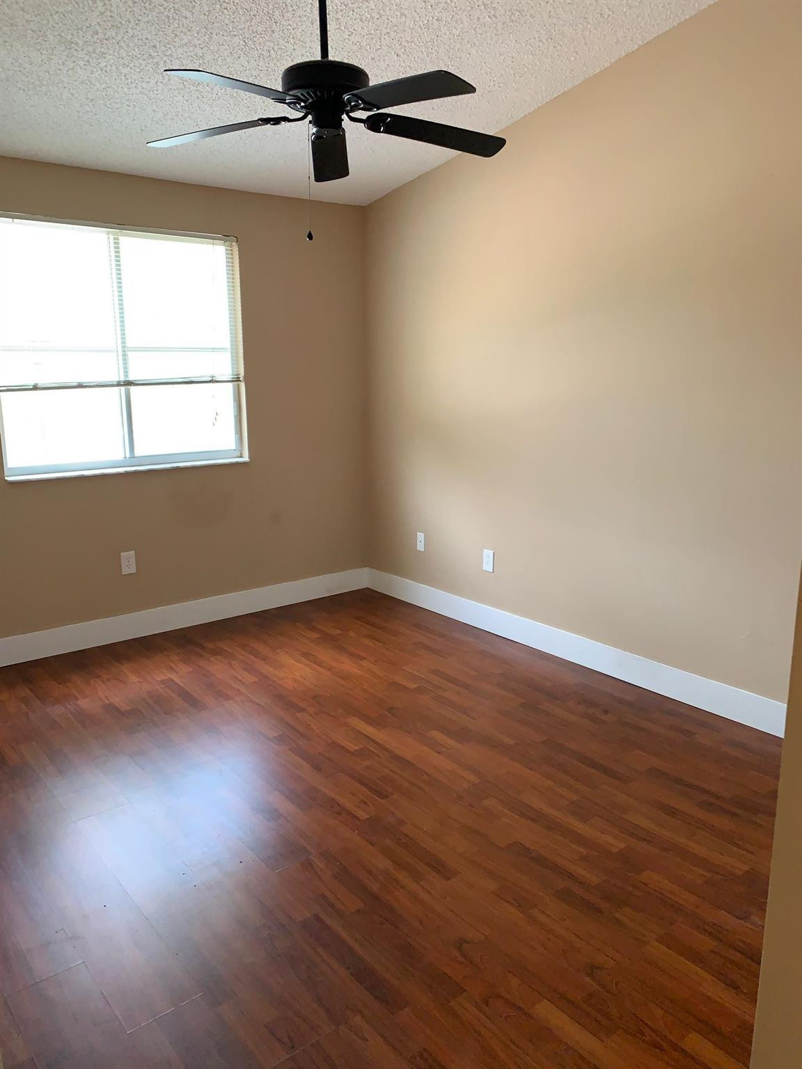 SUNSET PLAZA - Residential Lease