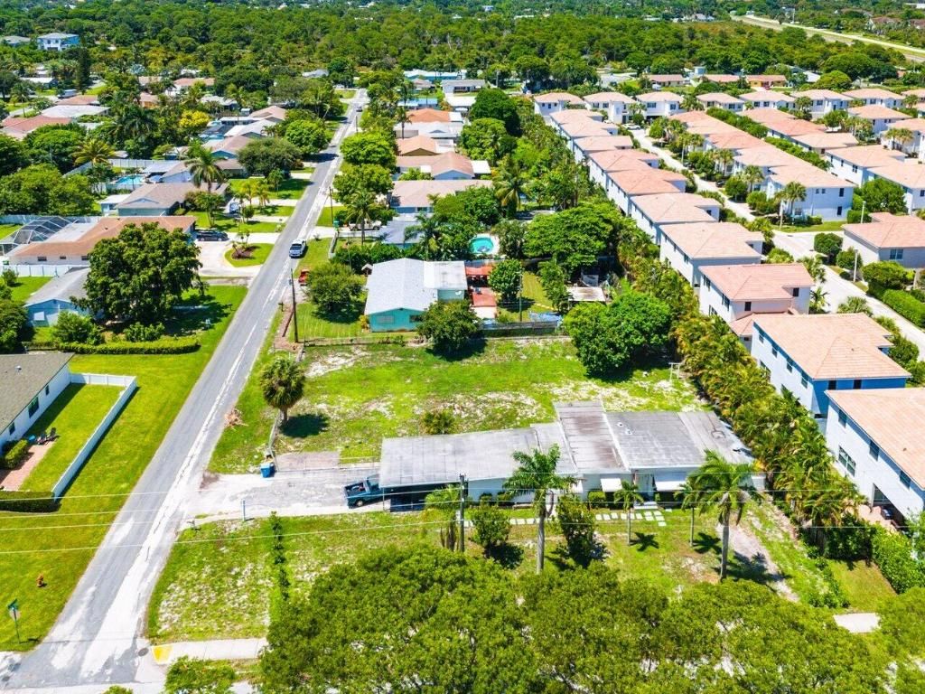 Photo of 3650 SE 2nd Court, Boynton Beach, FL 33435 (MLS # R11153893)