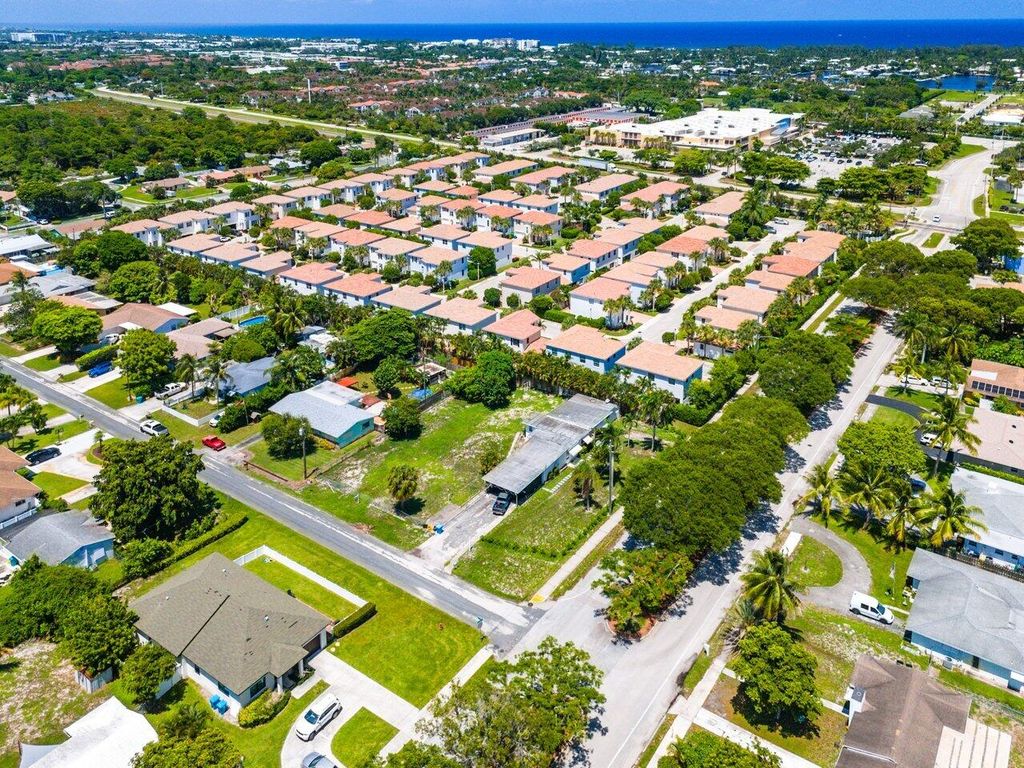 Photo of 3650 SE 2nd Court, Boynton Beach, FL 33435 (MLS # R11153893)