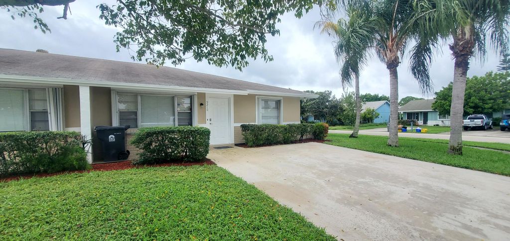 Photo of 9210 W Highland Pines Drive, Palm Beach Gardens, FL 33412 (MLS # R11027978)