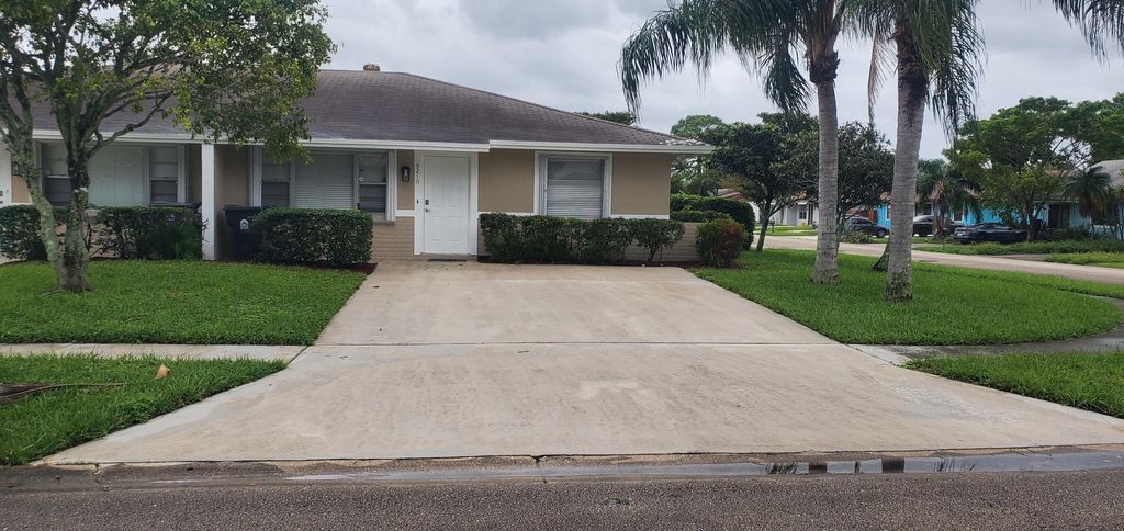 Photo of 9210 W Highland Pines Drive, Palm Beach Gardens, FL 33412 (MLS # R11027978)