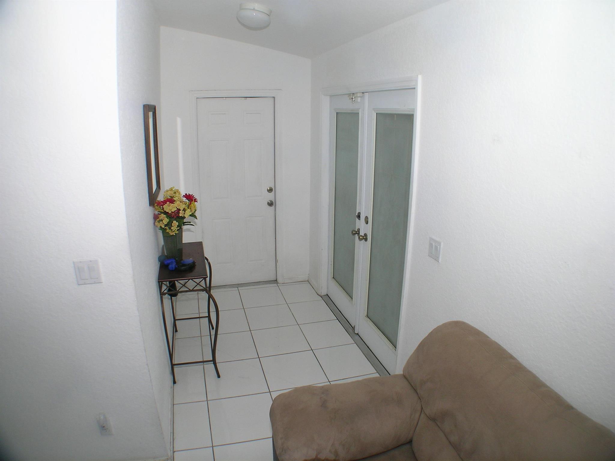 4885 Lincoln Road