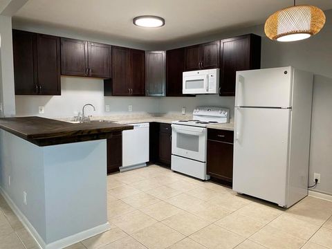 810 Lake Shore Drive 17 Lake Park FL 33403