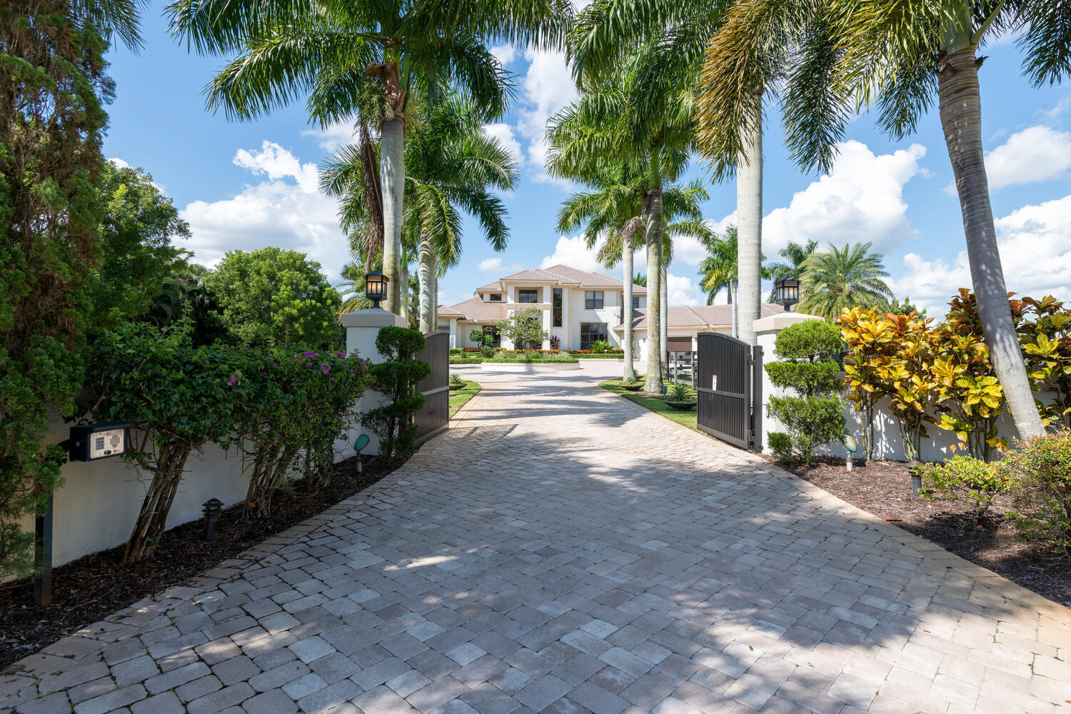 PALM BEACH POINT - Residential