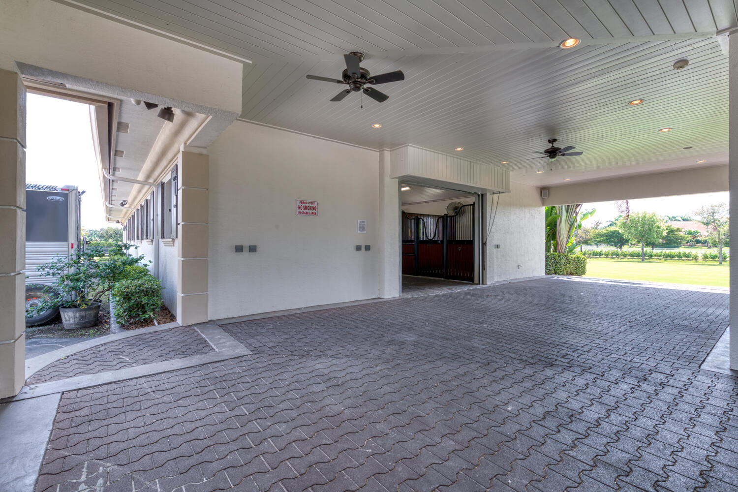 PALM BEACH POINT - Residential