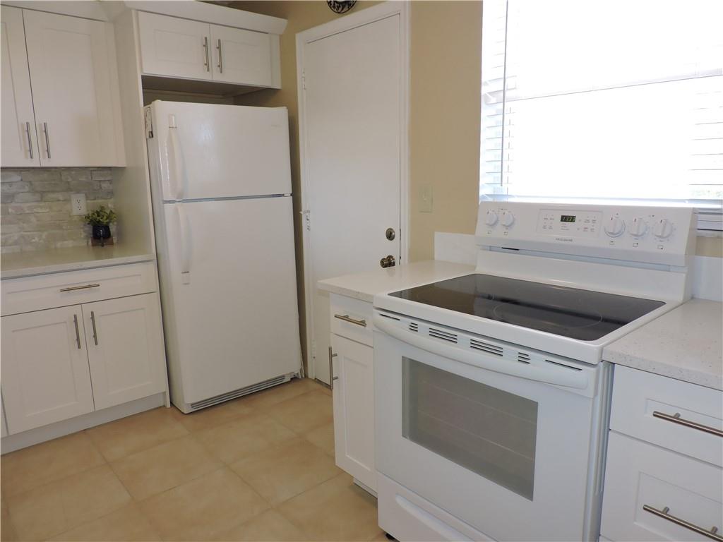 MEADOWBROOK LAKES - Residential
