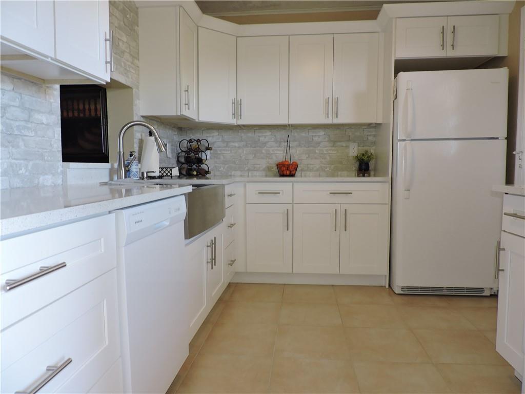 MEADOWBROOK LAKES - Residential