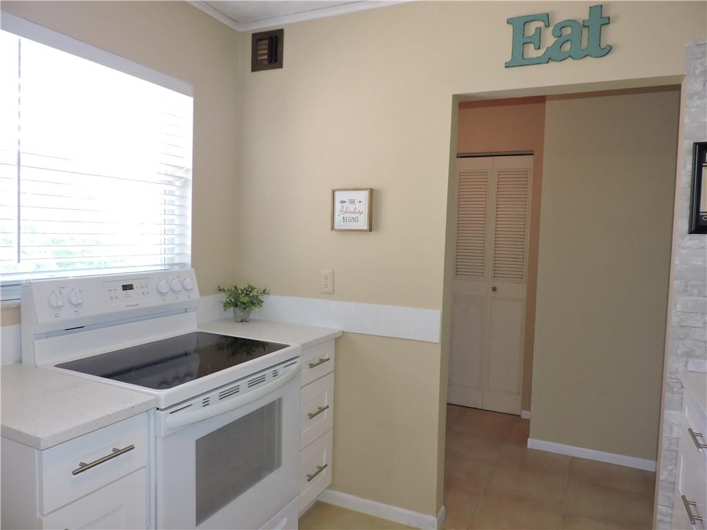 MEADOWBROOK LAKES - Residential