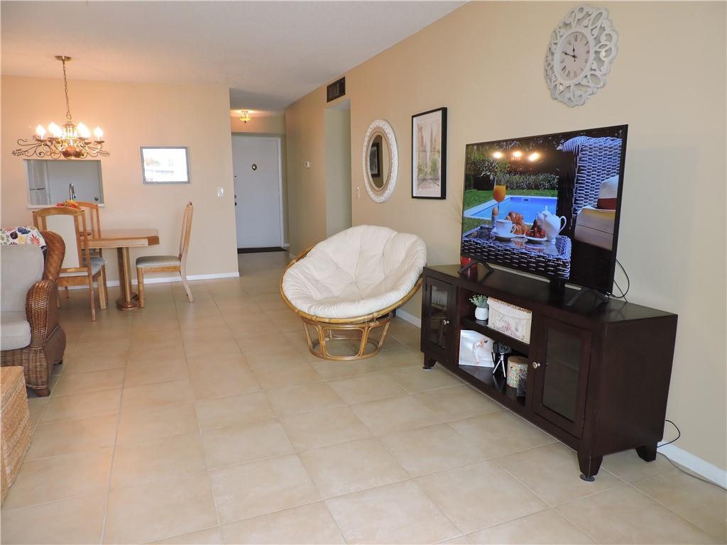 MEADOWBROOK LAKES - Residential