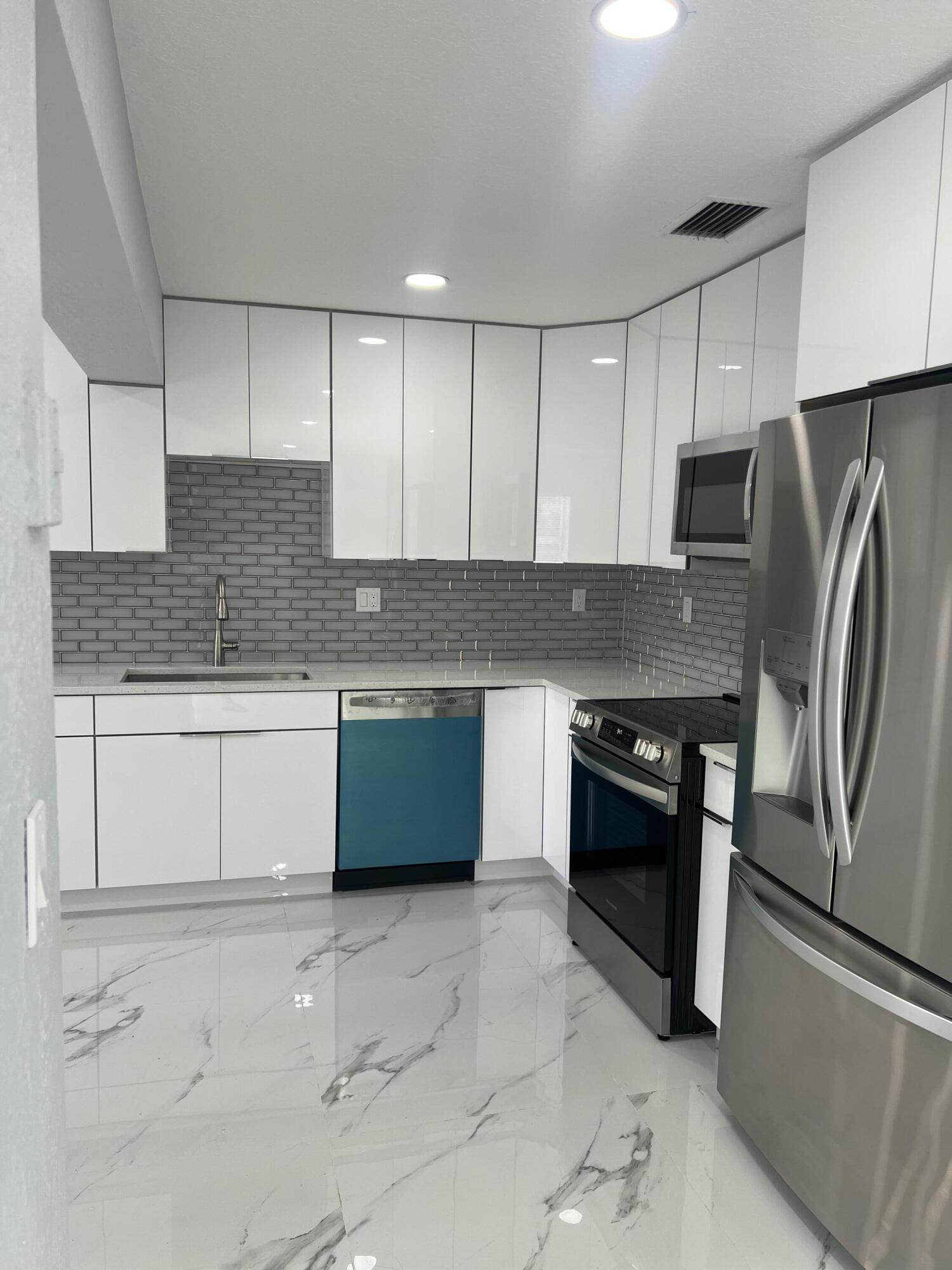 LAKE OSBORNE MANOR IN - Residential