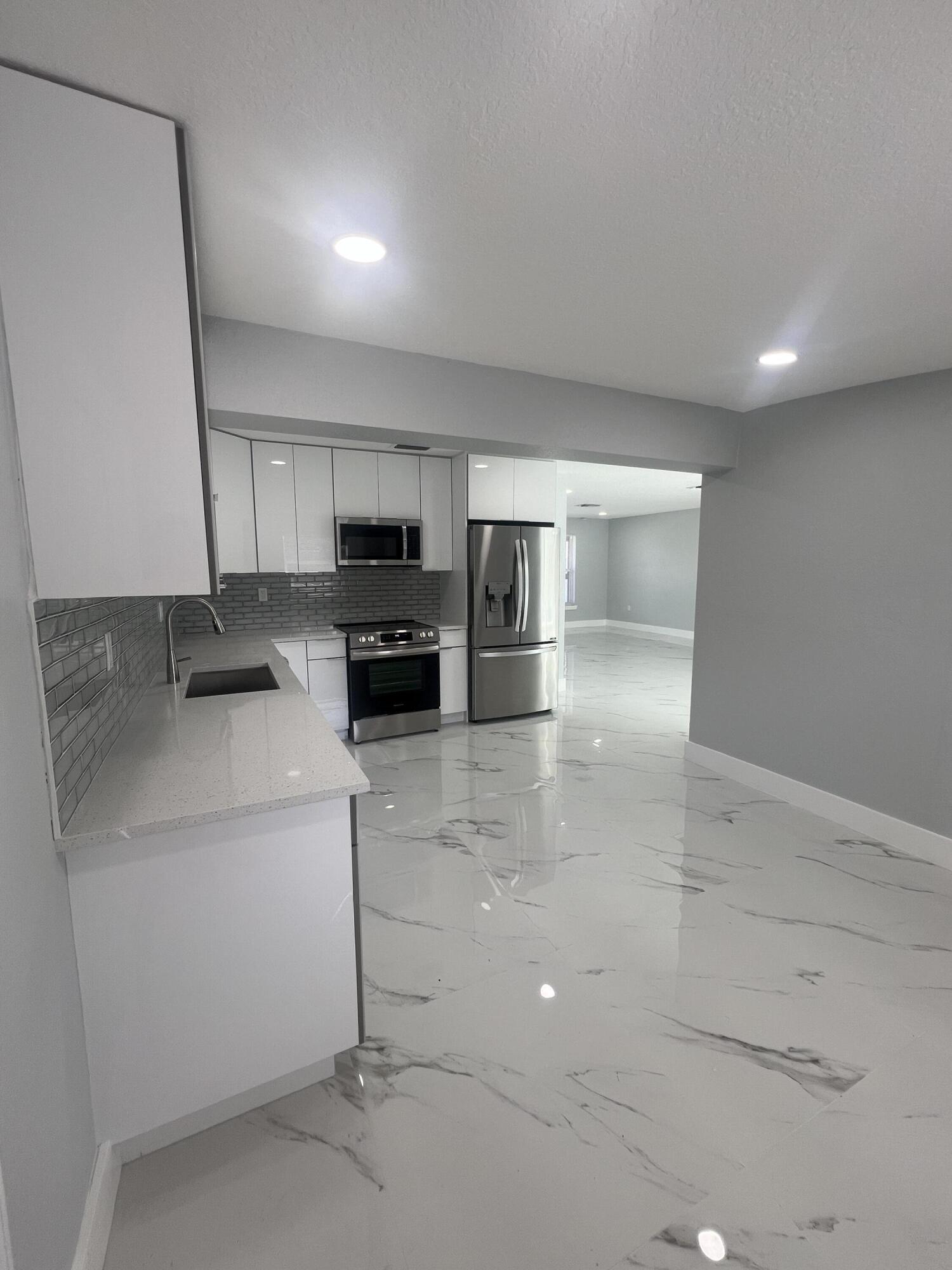 LAKE OSBORNE MANOR IN - Residential