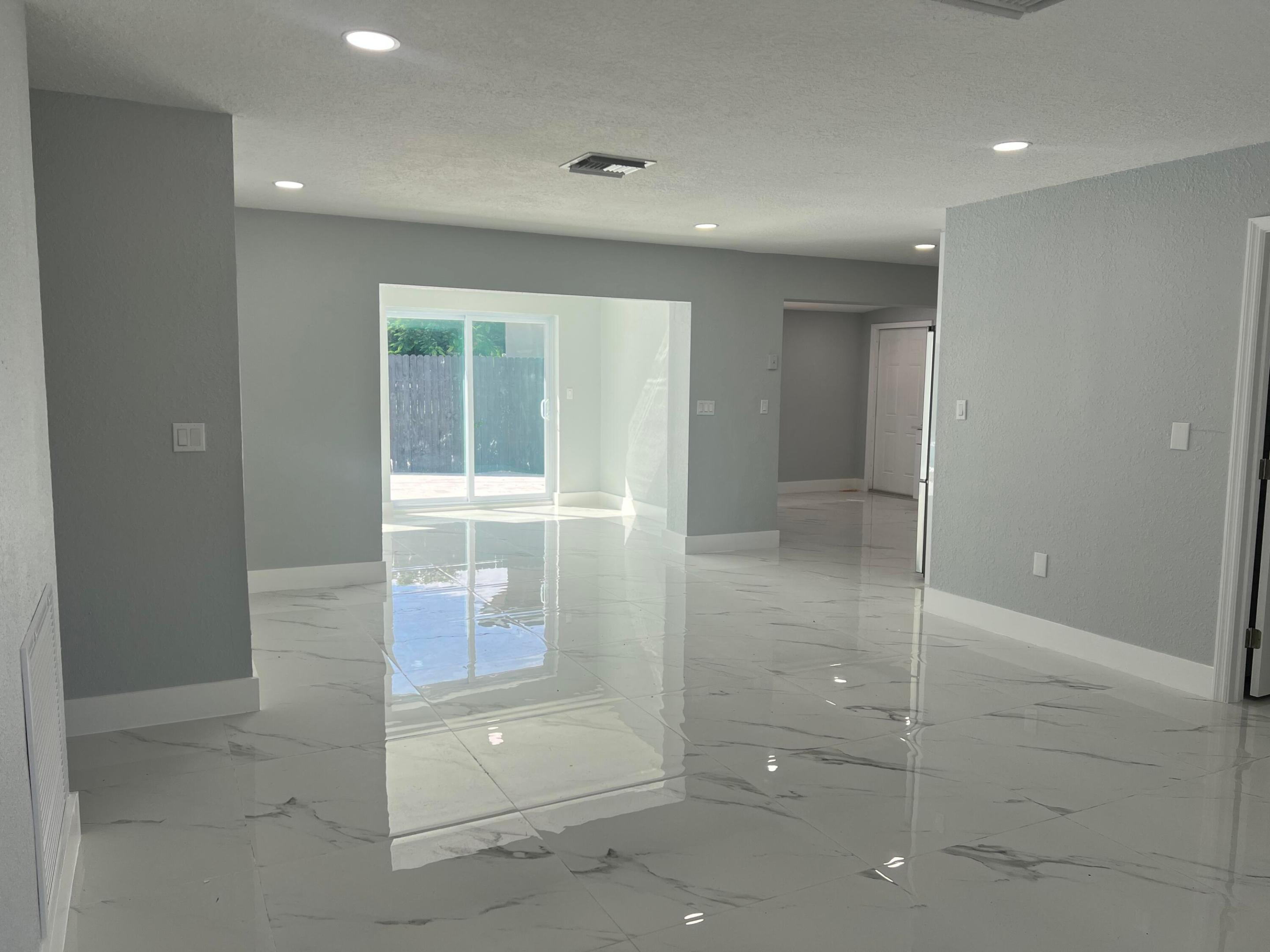 LAKE OSBORNE MANOR IN - Residential