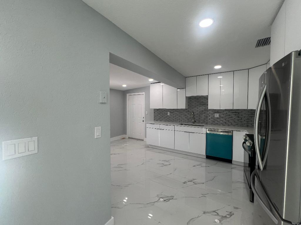 LAKE OSBORNE MANOR IN - Residential