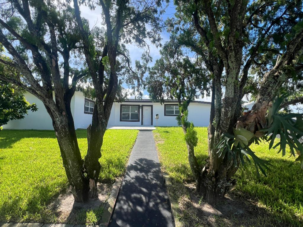 LAKE OSBORNE MANOR IN - Residential