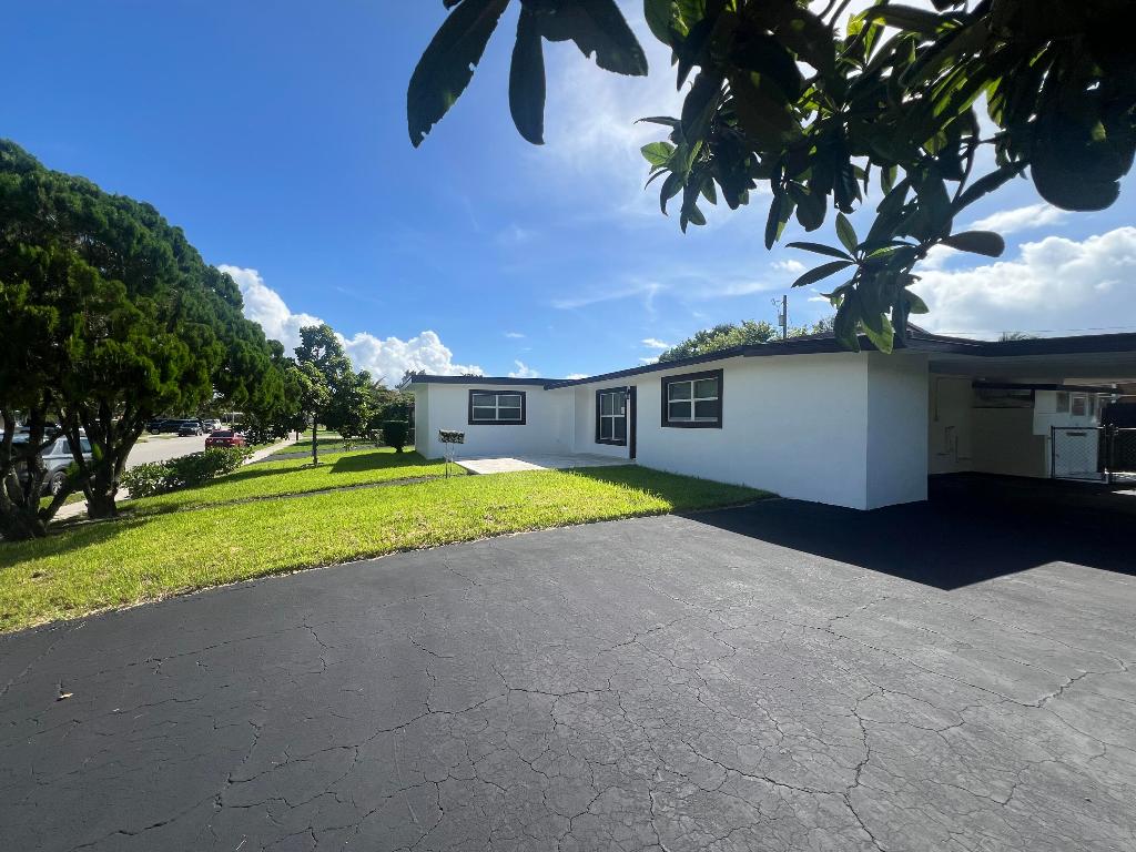 LAKE OSBORNE MANOR IN - Residential