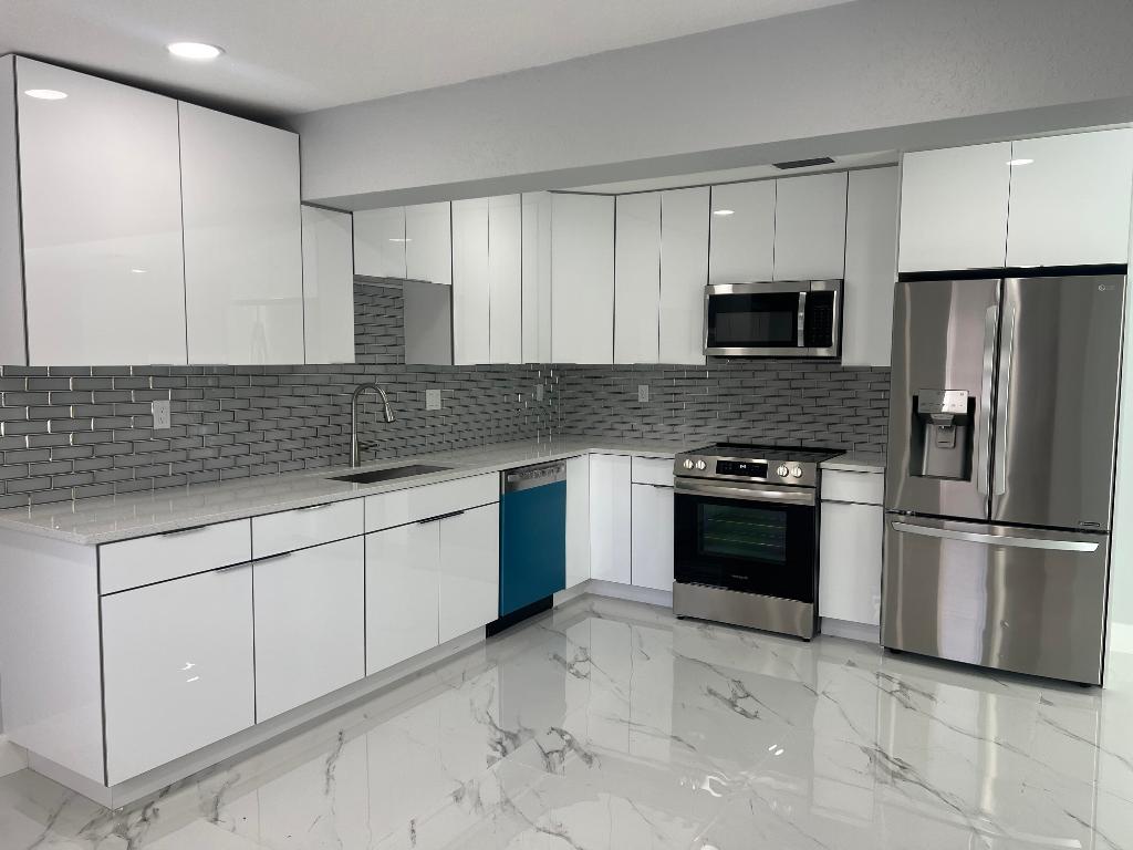 LAKE OSBORNE MANOR IN - Residential