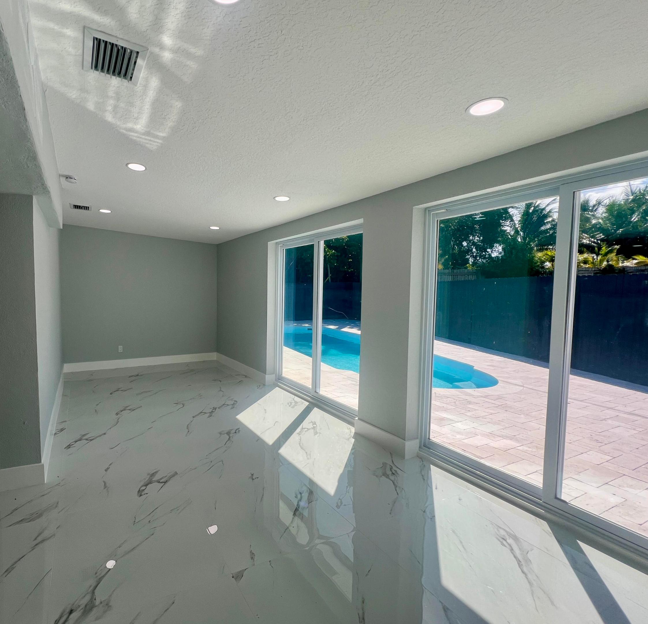 LAKE OSBORNE MANOR IN - Residential