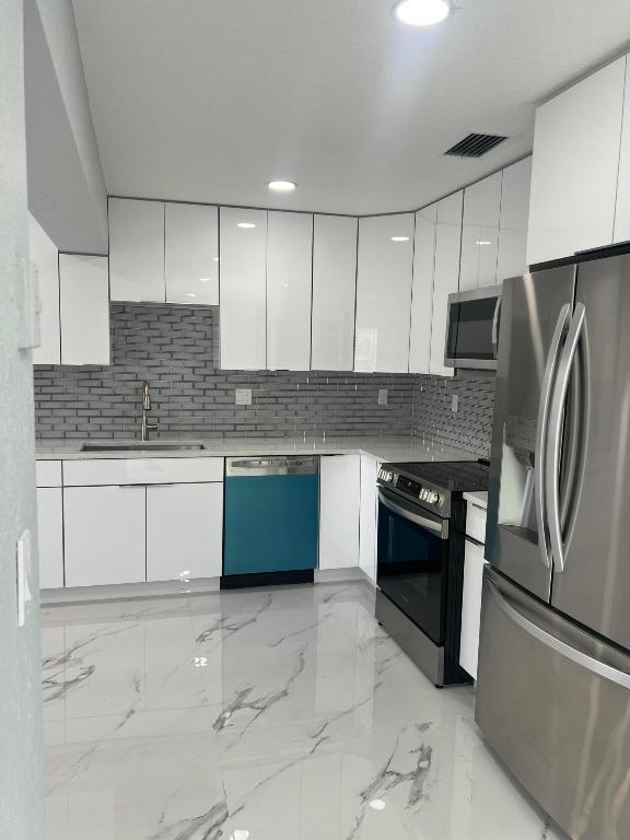 LAKE OSBORNE MANOR IN - Residential