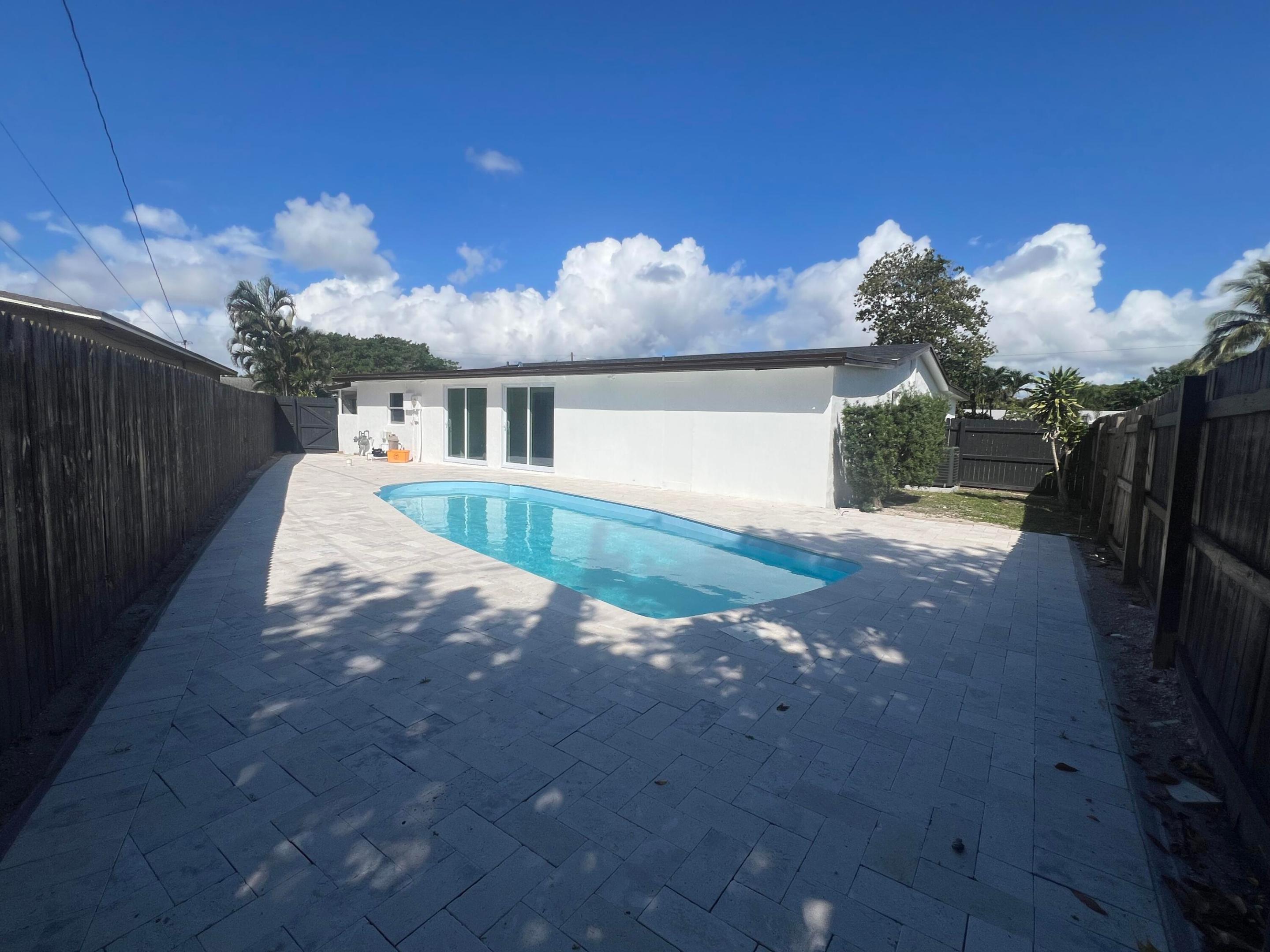 LAKE OSBORNE MANOR IN - Residential