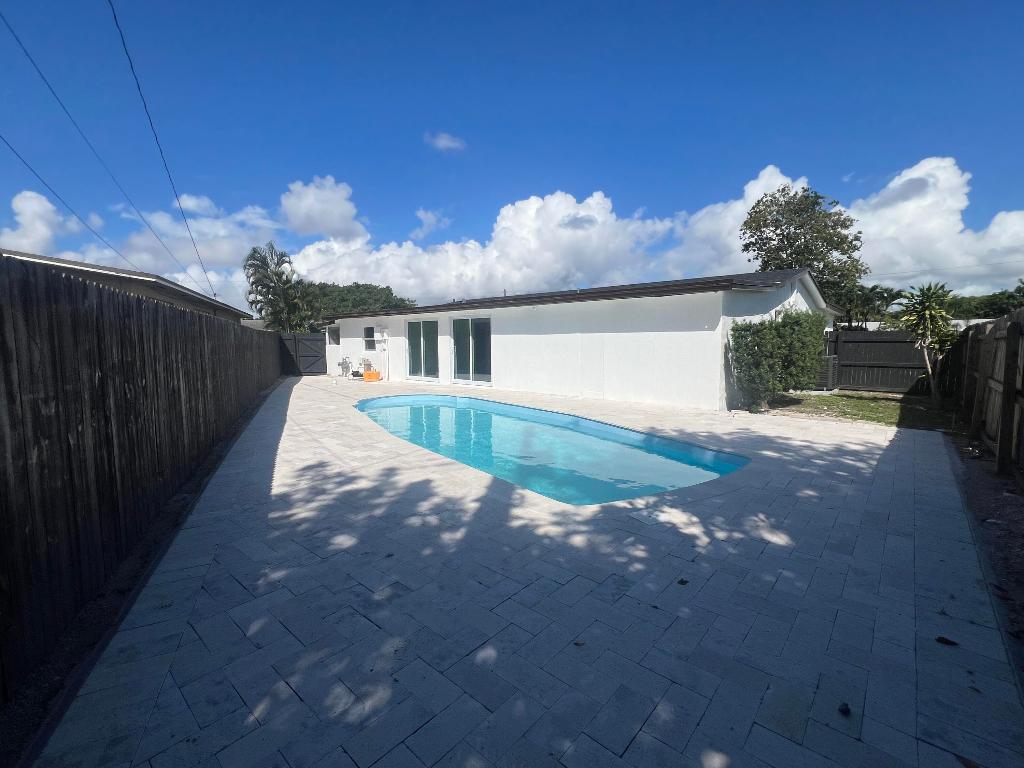 LAKE OSBORNE MANOR IN - Residential