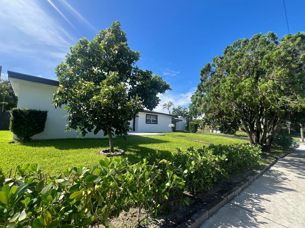 LAKE OSBORNE MANOR IN - Residential