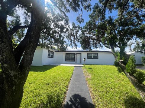 1319 Crest Drive Lake Worth Beach FL 33461