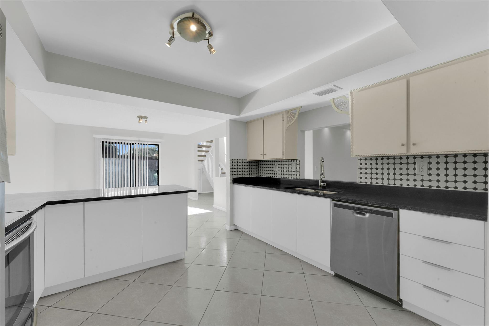 Banyan Lakes - Residential