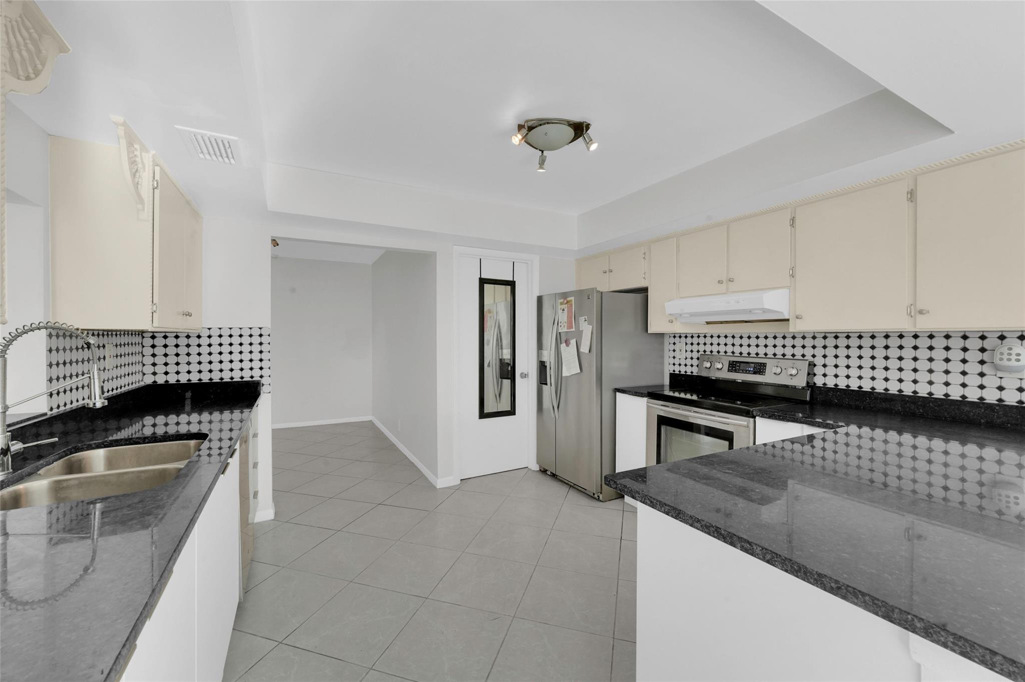 Banyan Lakes - Residential