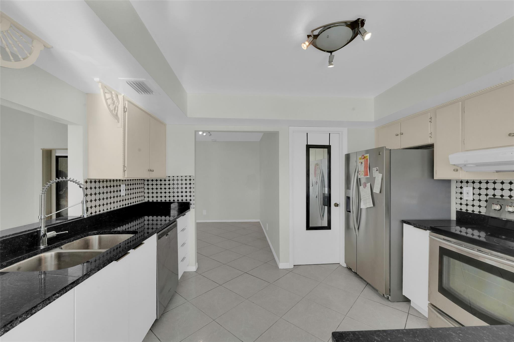 Banyan Lakes - Residential