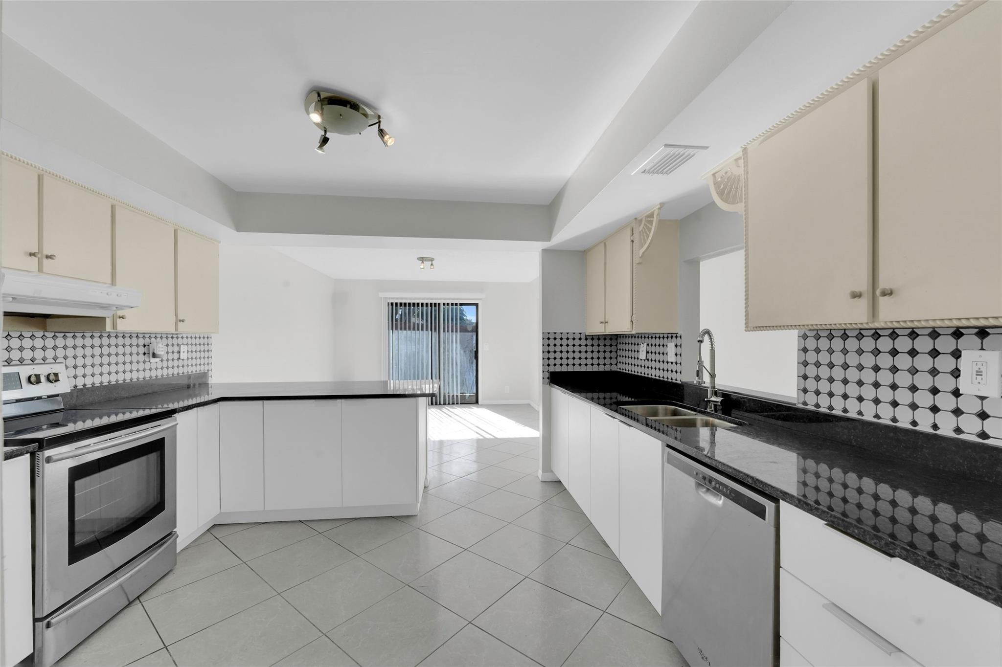 Banyan Lakes - Residential