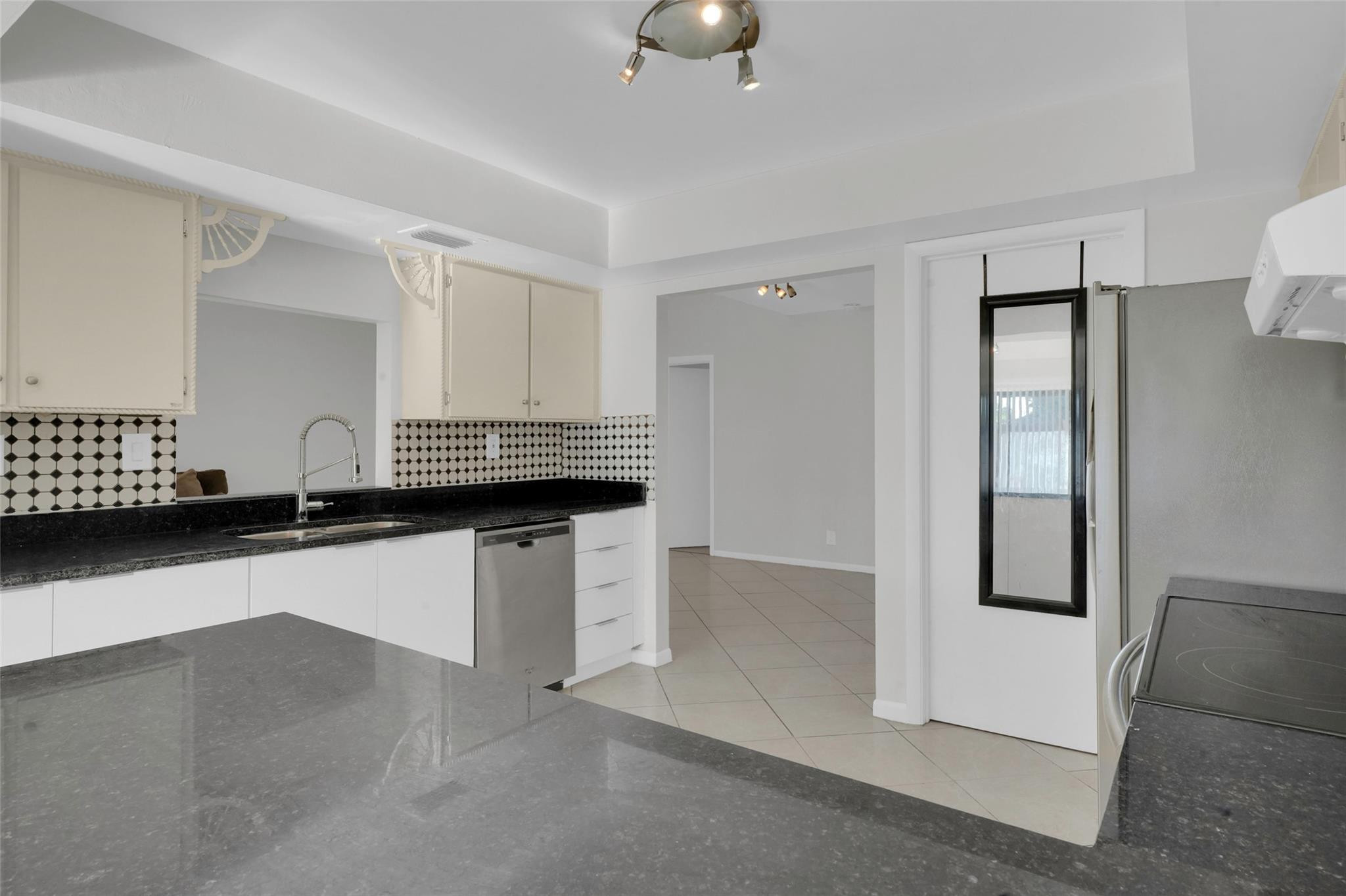 Banyan Lakes - Residential